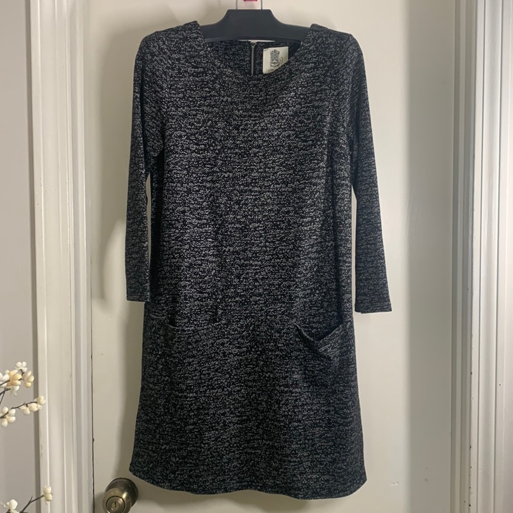 Lilis closet xs black & white dress size small.